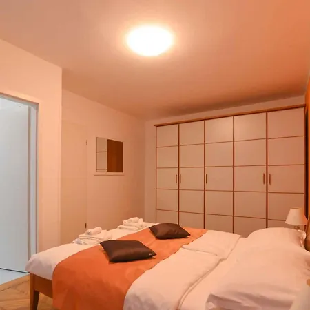 In 34125 Apartment